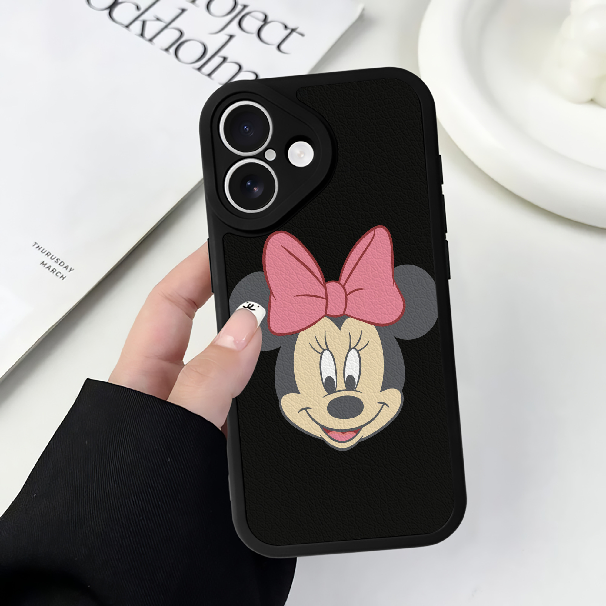 （画像用） ミッキーマウス Mickey Mouse 【iPhone 16シリーズ対応】シリコンスマホケース（レザー調） 材質：シリコン